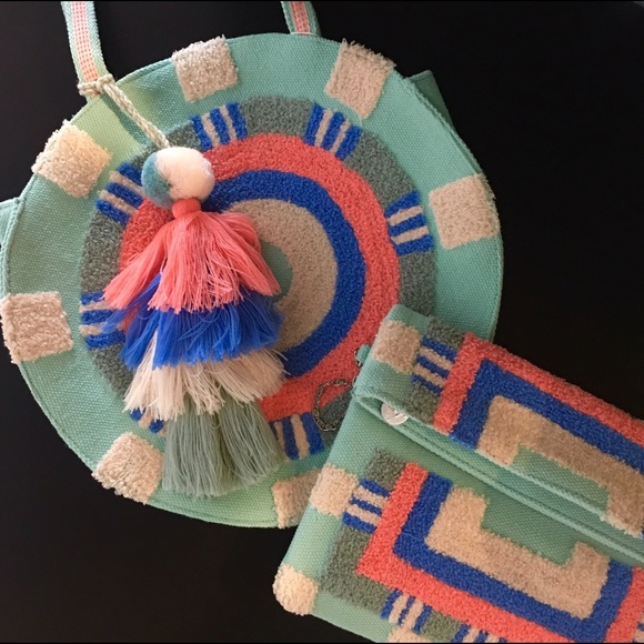 America and Beyond • round purse/ Lrg tassel - Picture 4 of 8